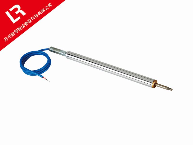 Vibrating wire displacement sensor